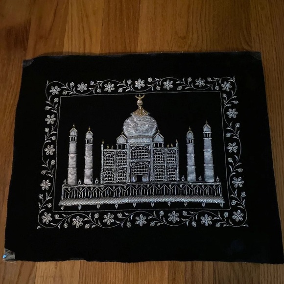Handmade- Silk Thread Velvet Tajmahal Wall Panel - Picture 4 of 8